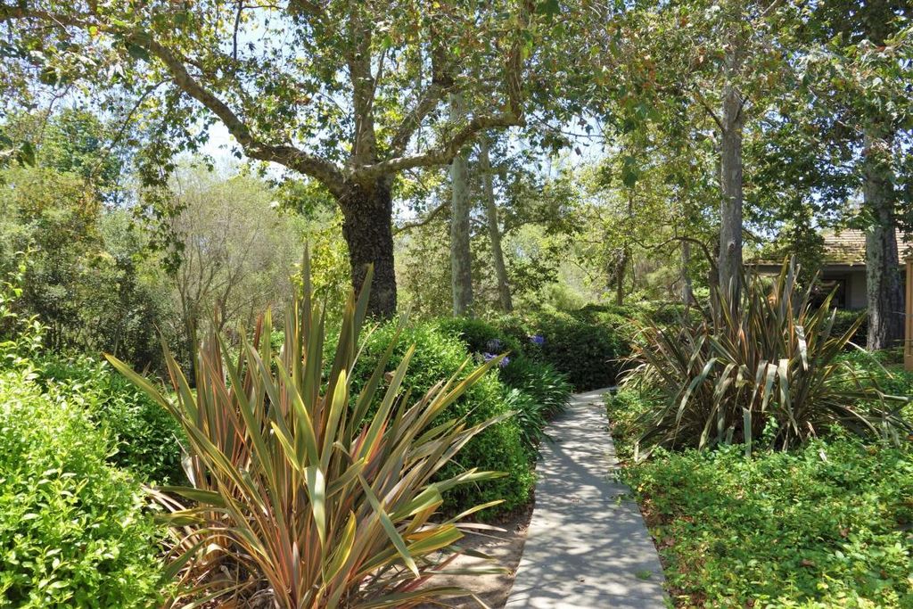 Creekside Terrace landscaping 3